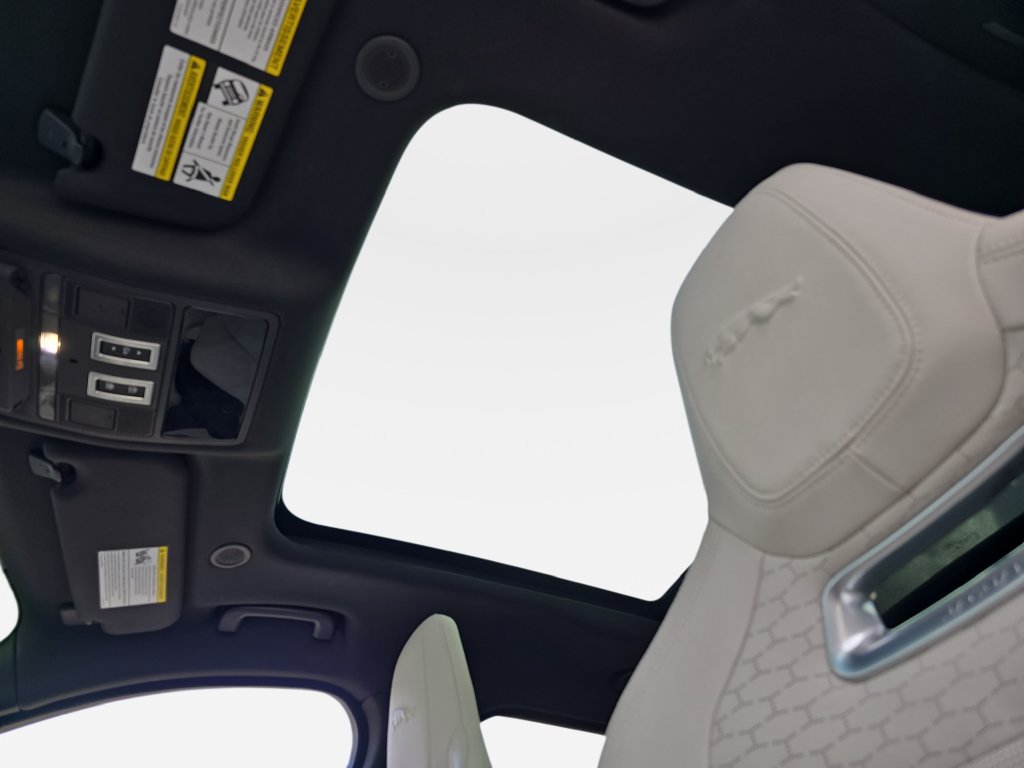 Certified 2025 Jaguar F-PACE R-Dynamic S AWD/4WD image 30