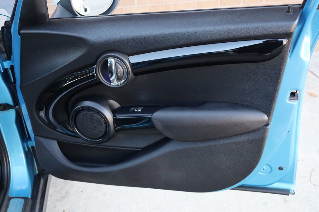 Used 2019 MINI Cooper 4-Door Hardtop image 22