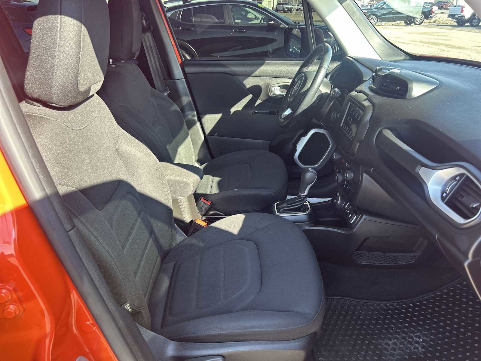 Used 2020 Jeep Renegade Latitude w/ Cold Weather Group image 26