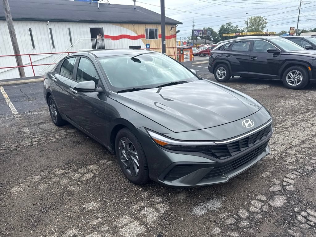 Certified 2024 Hyundai Elantra SEL FWD image 3