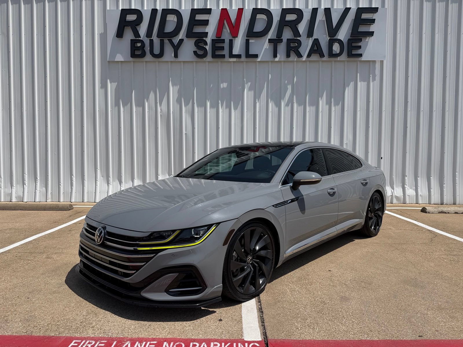 Used 2023 Volkswagen Arteon SEL AWD/4WD image 1