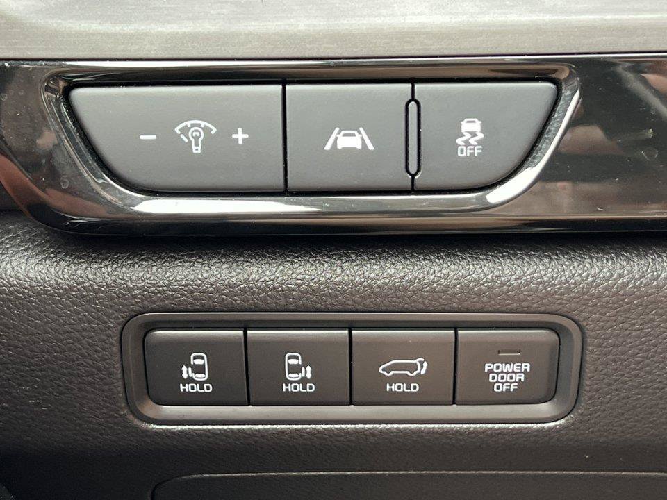 Used 2023 Kia Carnival SX FWD image 16
