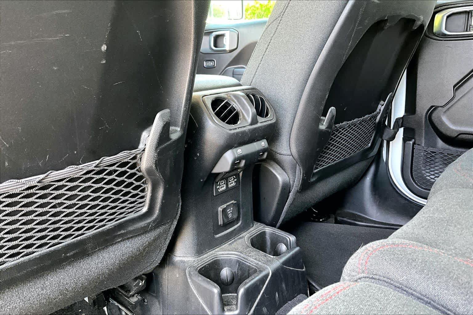 Used 2025 Jeep Wrangler Unlimited Rubicon AWD/4WD image 36