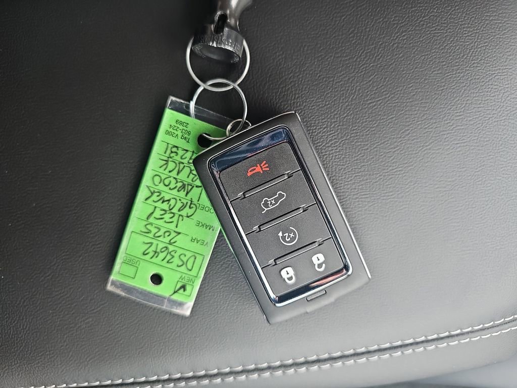 New 2025 Jeep Grand Cherokee L Altitude image 31