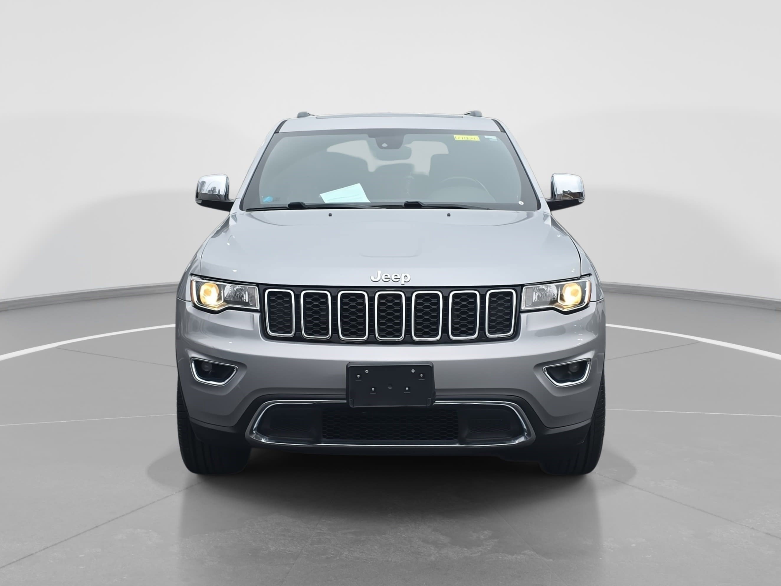 Used 2020 Jeep Grand Cherokee Limited w/ Luxury Group II image 2