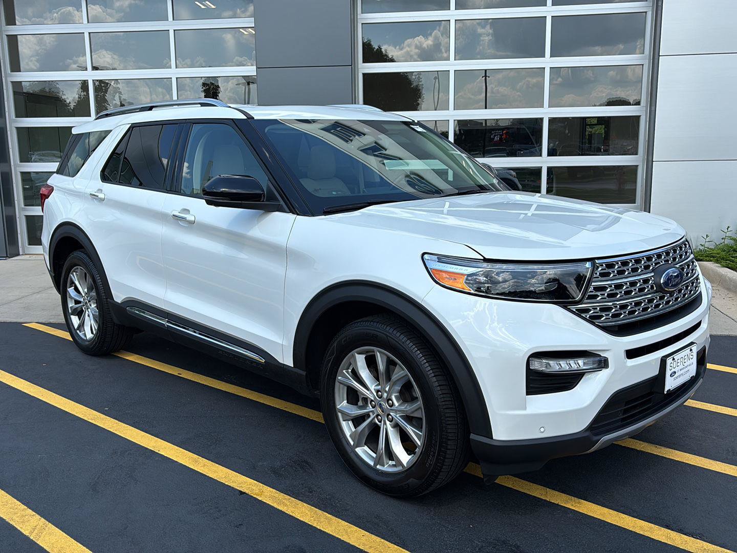 Used 2020 Ford Explorer Limited AWD/4WD image 2