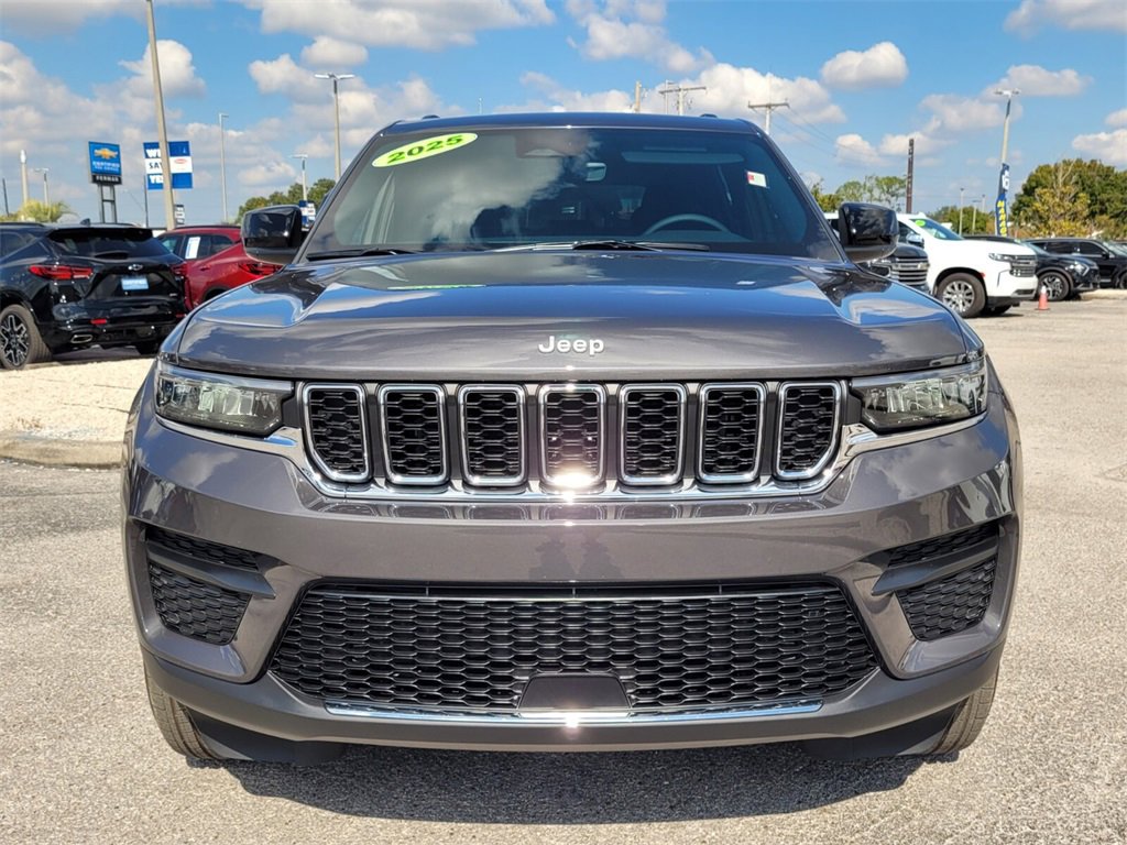 Used 2025 Jeep Grand Cherokee Laredo X w/ Luxury Tech Group I image 9