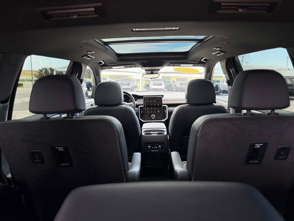 Used 2024 GMC Acadia Denali w/ Super Cruise Package FWD image 6