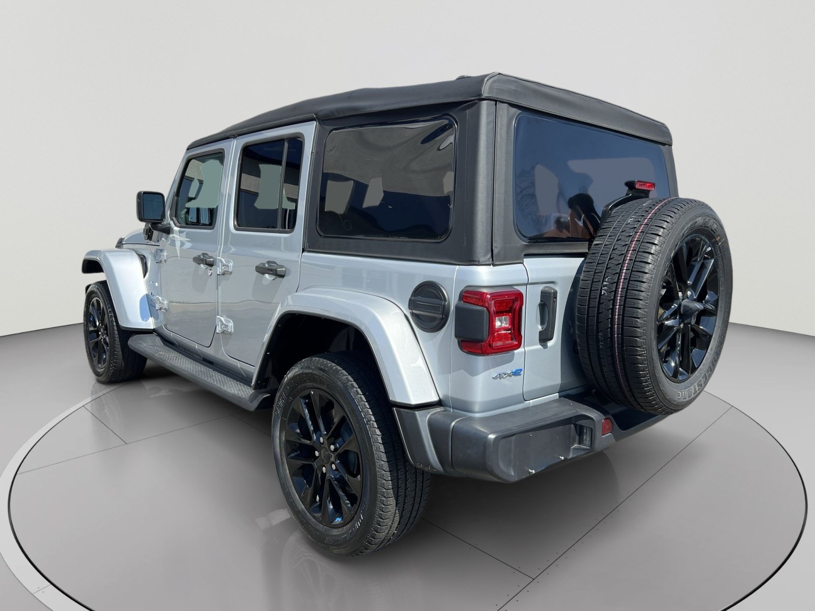 Used 2023 Jeep Wrangler Unlimited Sahara w/ Cold Weather Group AWD/4WD image 3
