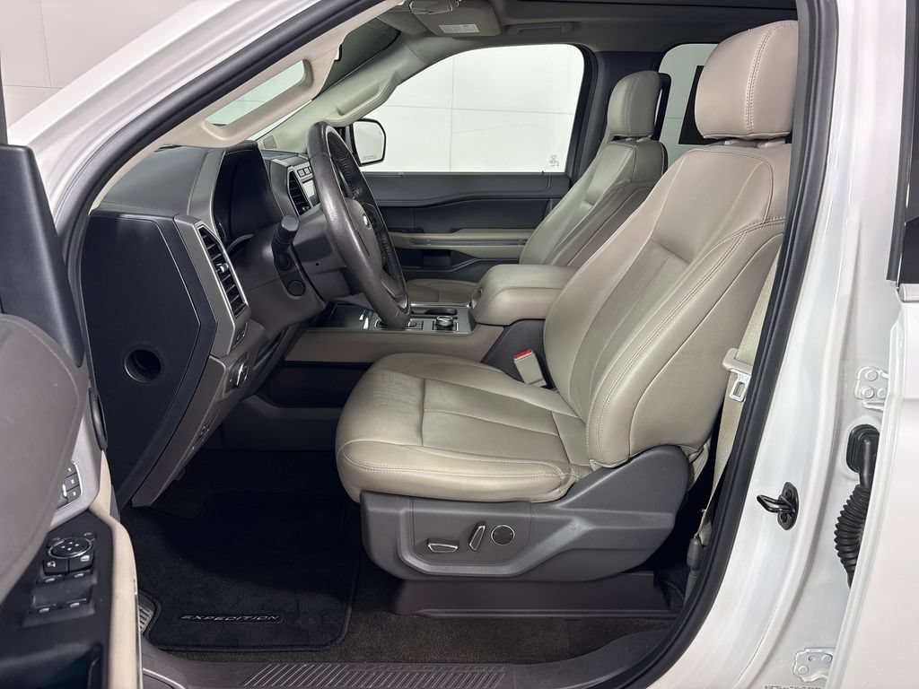 Used 2019 Ford Expedition XLT w/ Equipment Group 202A AWD/4WD image 28