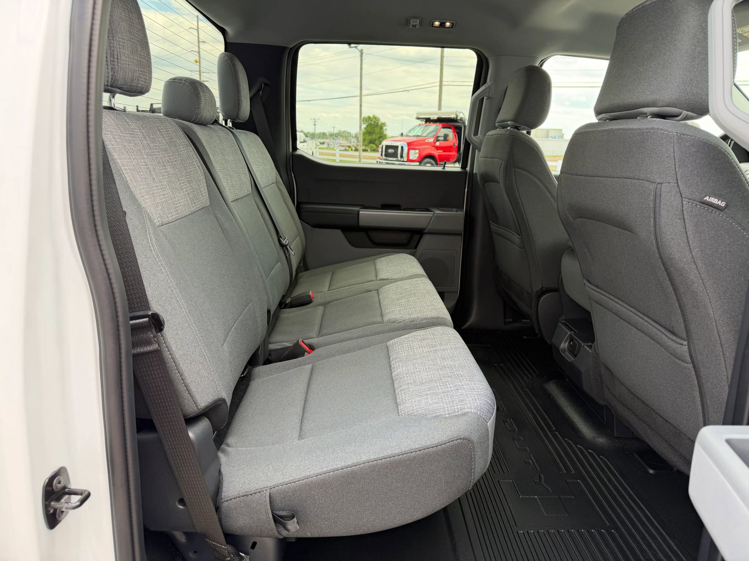 Used 2024 Ford F550 4x4 Crew Cab Super Duty w/ XLT Value Package image 28