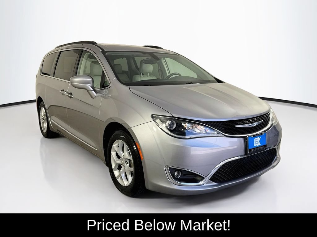 Used 2017 Chrysler Pacifica Touring-L w/ Tire & Wheel Group