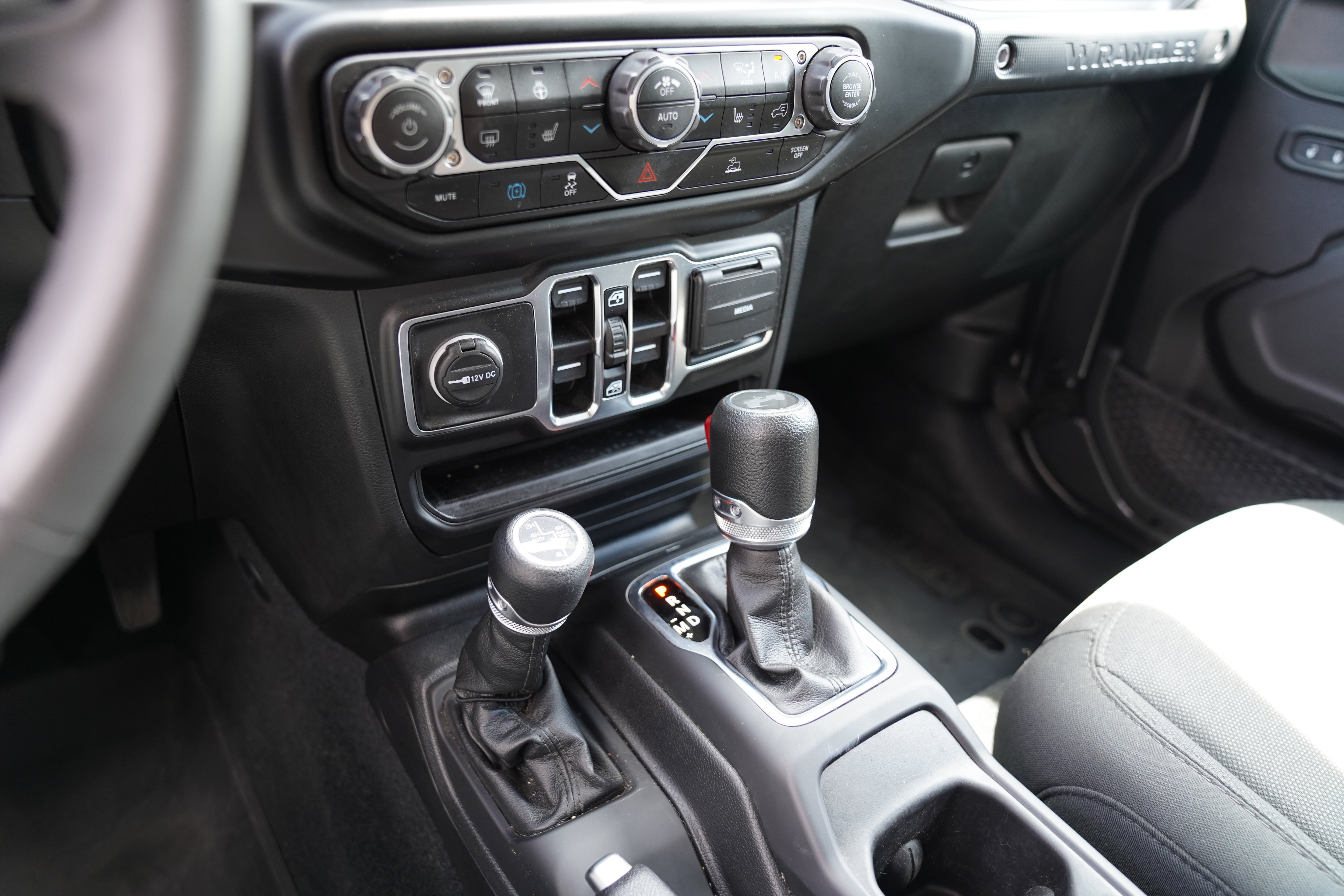 Used 2023 Jeep Wrangler Unlimited w/ Cold Weather Group AWD/4WD image 25