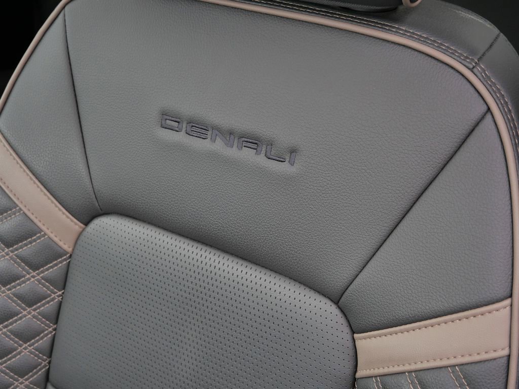 Used 2024 GMC Canyon Denali image 35