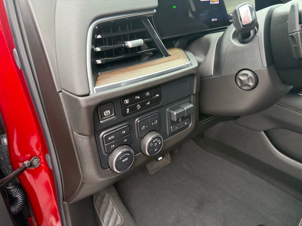 Used 2025 Chevrolet Tahoe High Country w/ Sun And Tow Package image 14