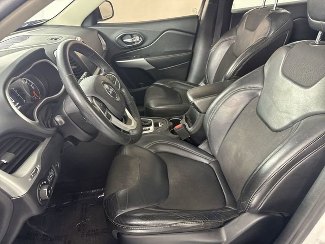 Used 2018 Jeep Cherokee Latitude Plus w/ Comfort/Convenience Group FWD image 5