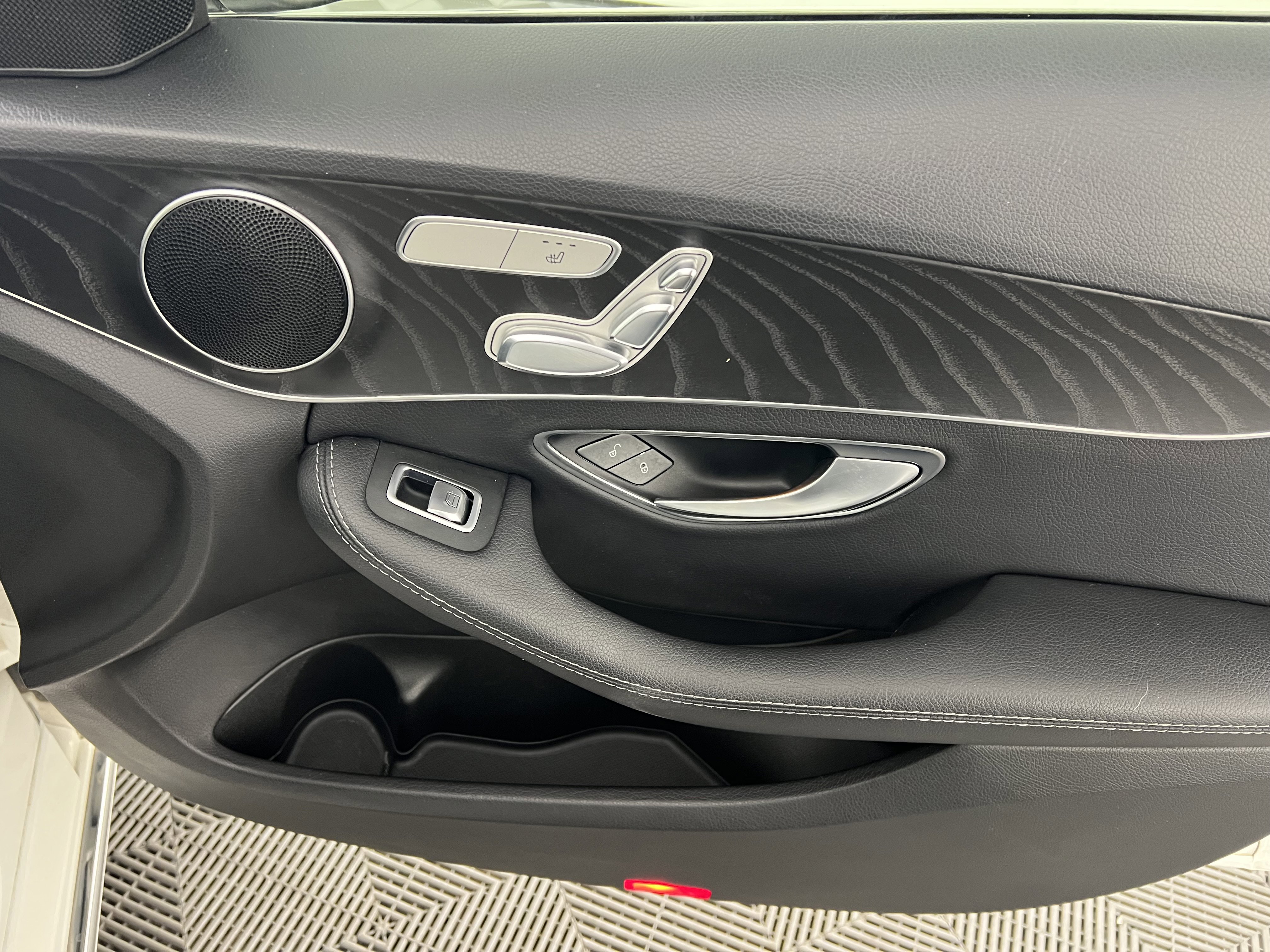 Used 2016 Mercedes-Benz C 300 4MATIC Sedan image 24