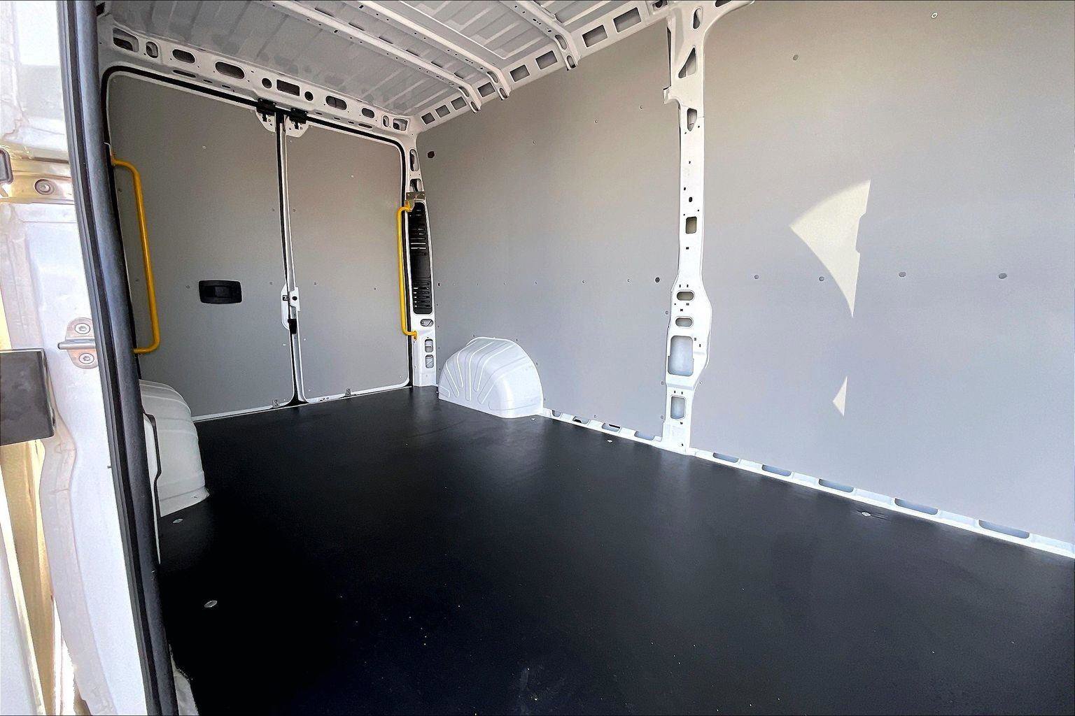 Used 2025 RAM ProMaster 2500 w/ Convenience Group image 28