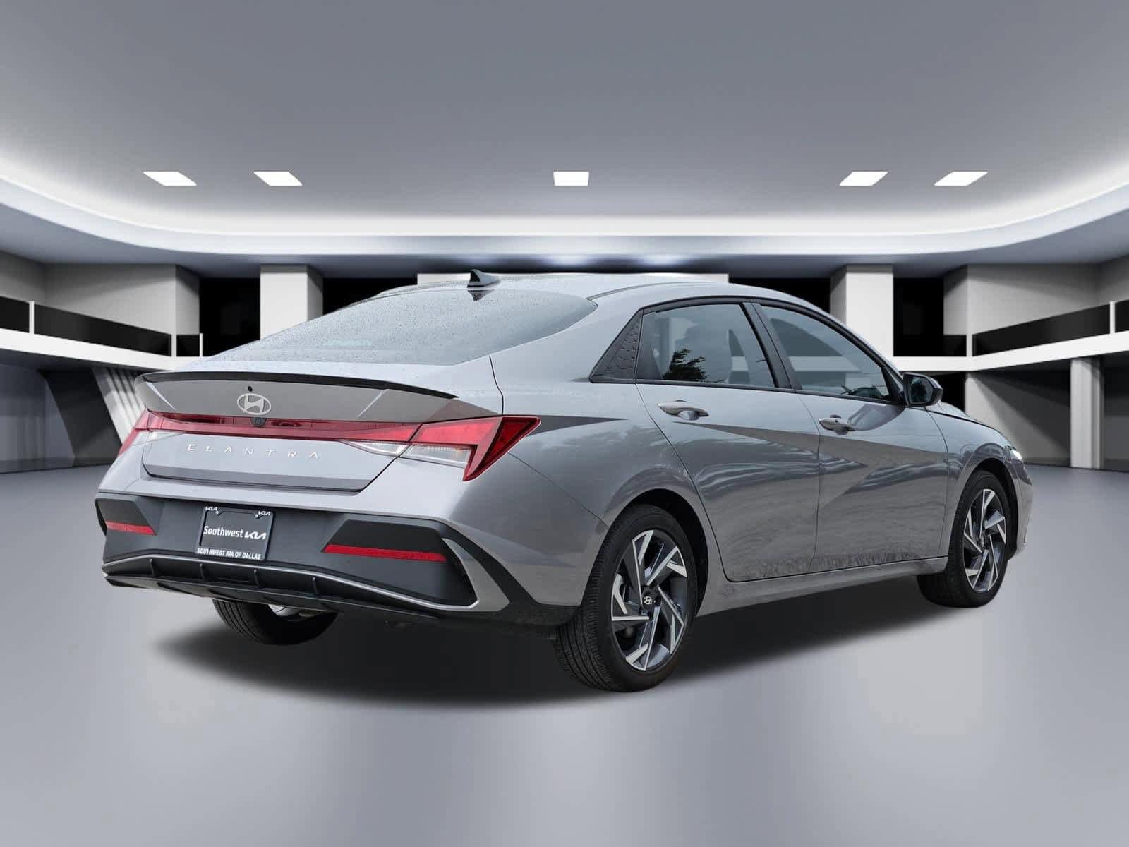 Used 2025 Hyundai Elantra Sport FWD image 6