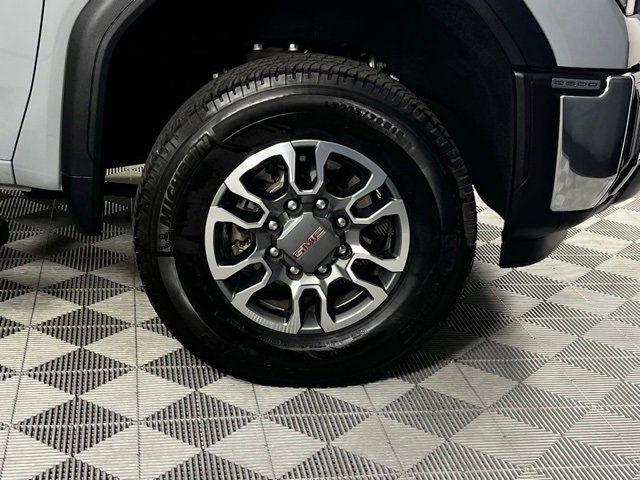 Used 2024 GMC Sierra 2500 SLT w/ SLT Premium Package image 11