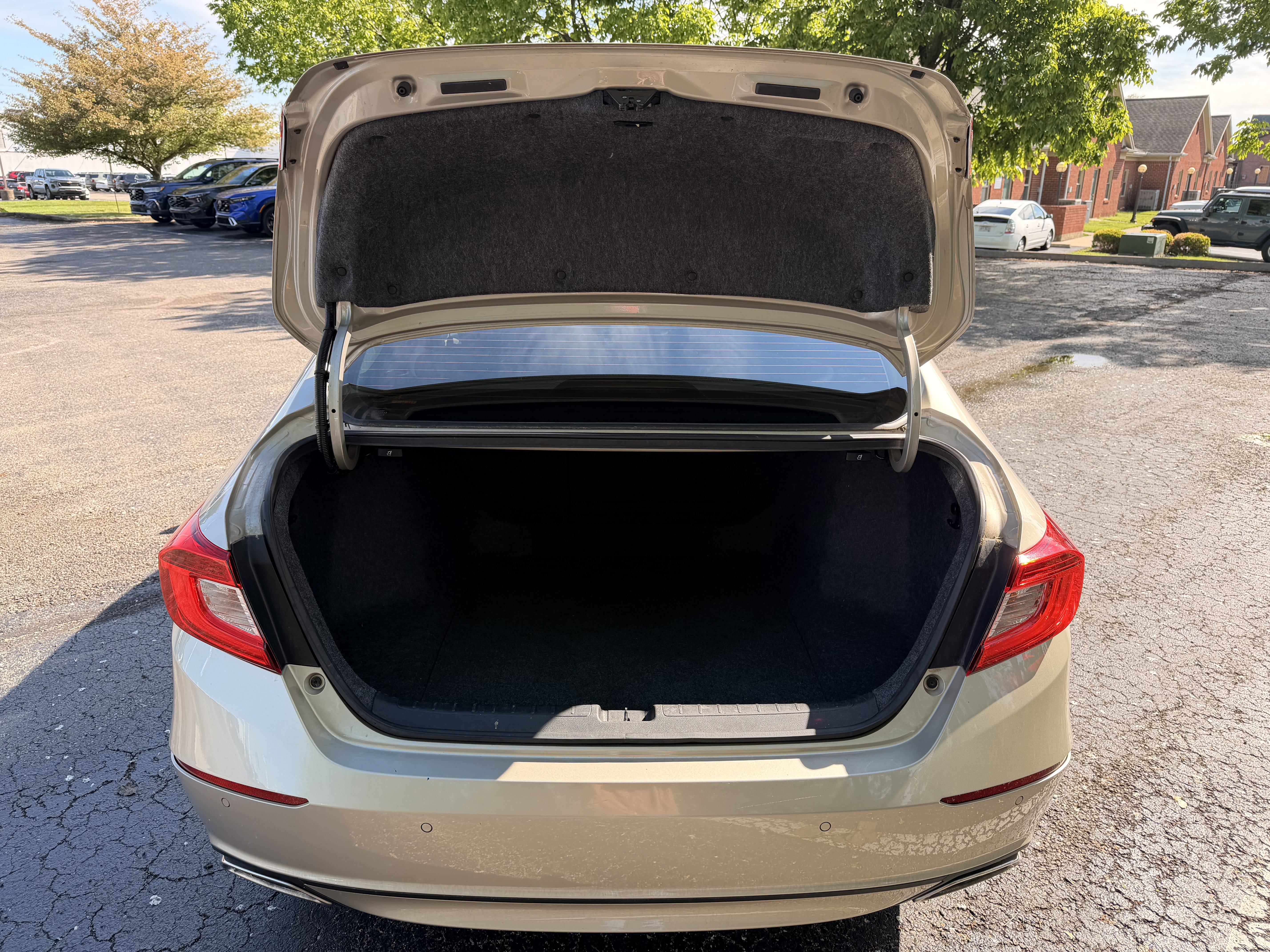 Used 2019 Honda Accord Touring image 13
