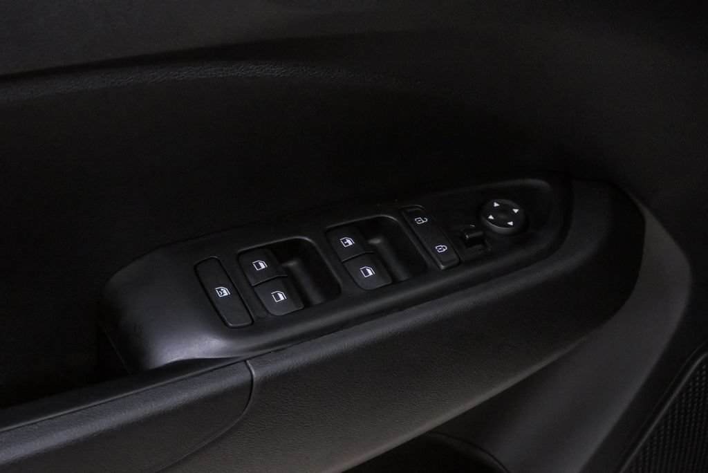 Certified 2024 Hyundai Venue SE FWD image 25