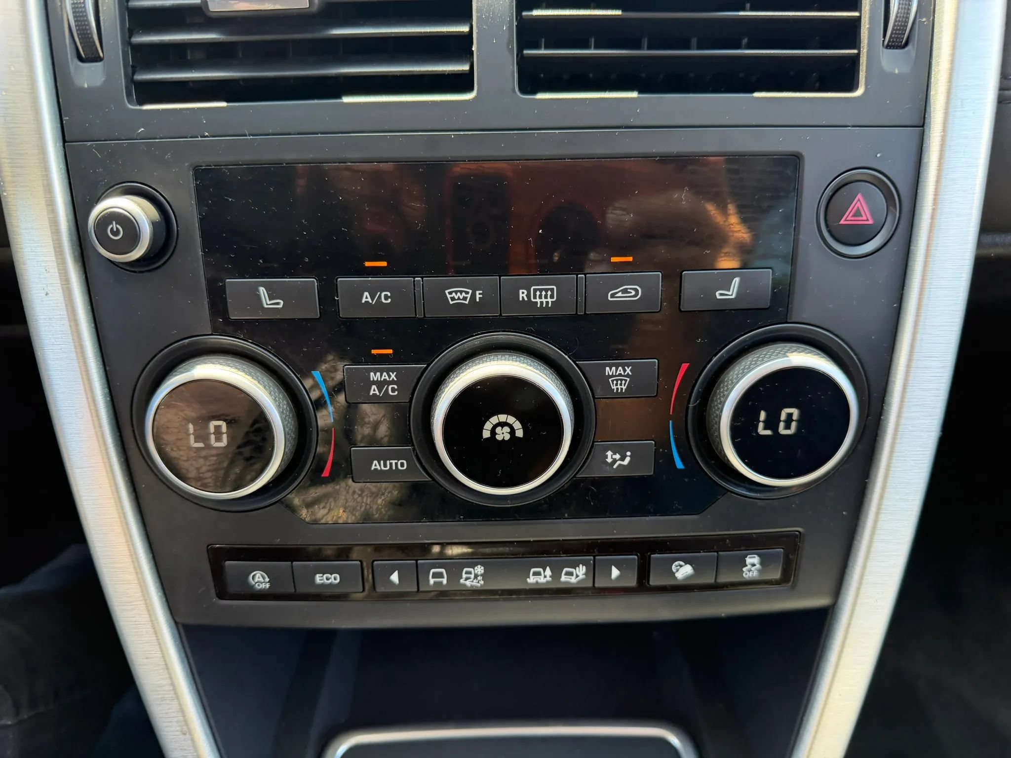 Used 2018 Land Rover Discovery Sport HSE AWD/4WD image 19