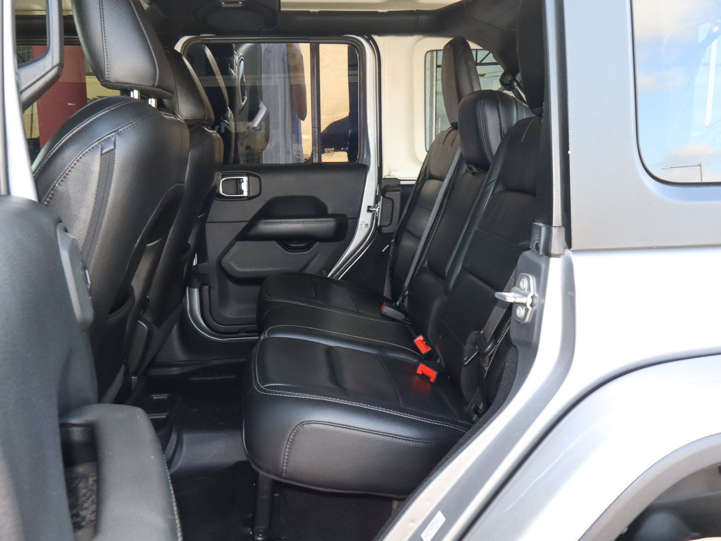 Used 2018 Jeep Wrangler Unlimited Sahara w/ Safety Group AWD/4WD image 8