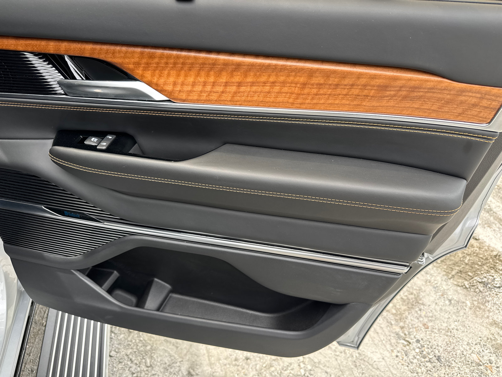 Certified 2024 Jeep Grand Wagoneer Series III AWD/4WD image 19