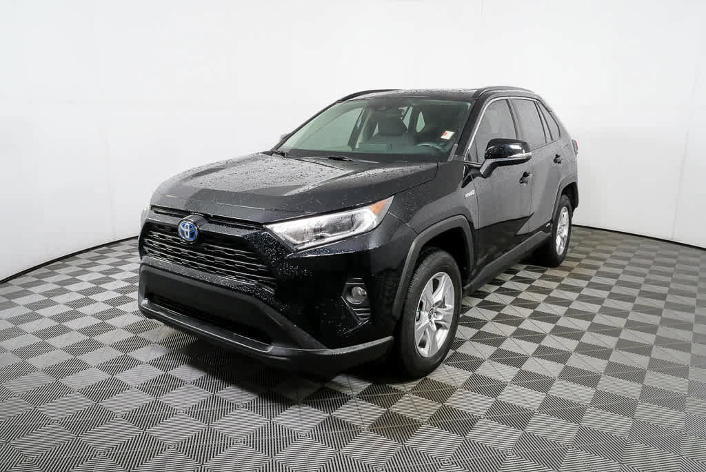 Used 2021 Toyota RAV4 XLE w/ Convenience Package image 24