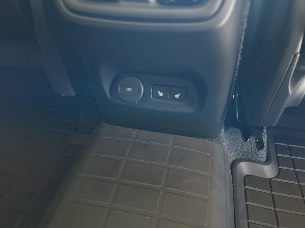 Used 2022 Volvo XC40 T5 R-Design w/ Advanced Package image 30