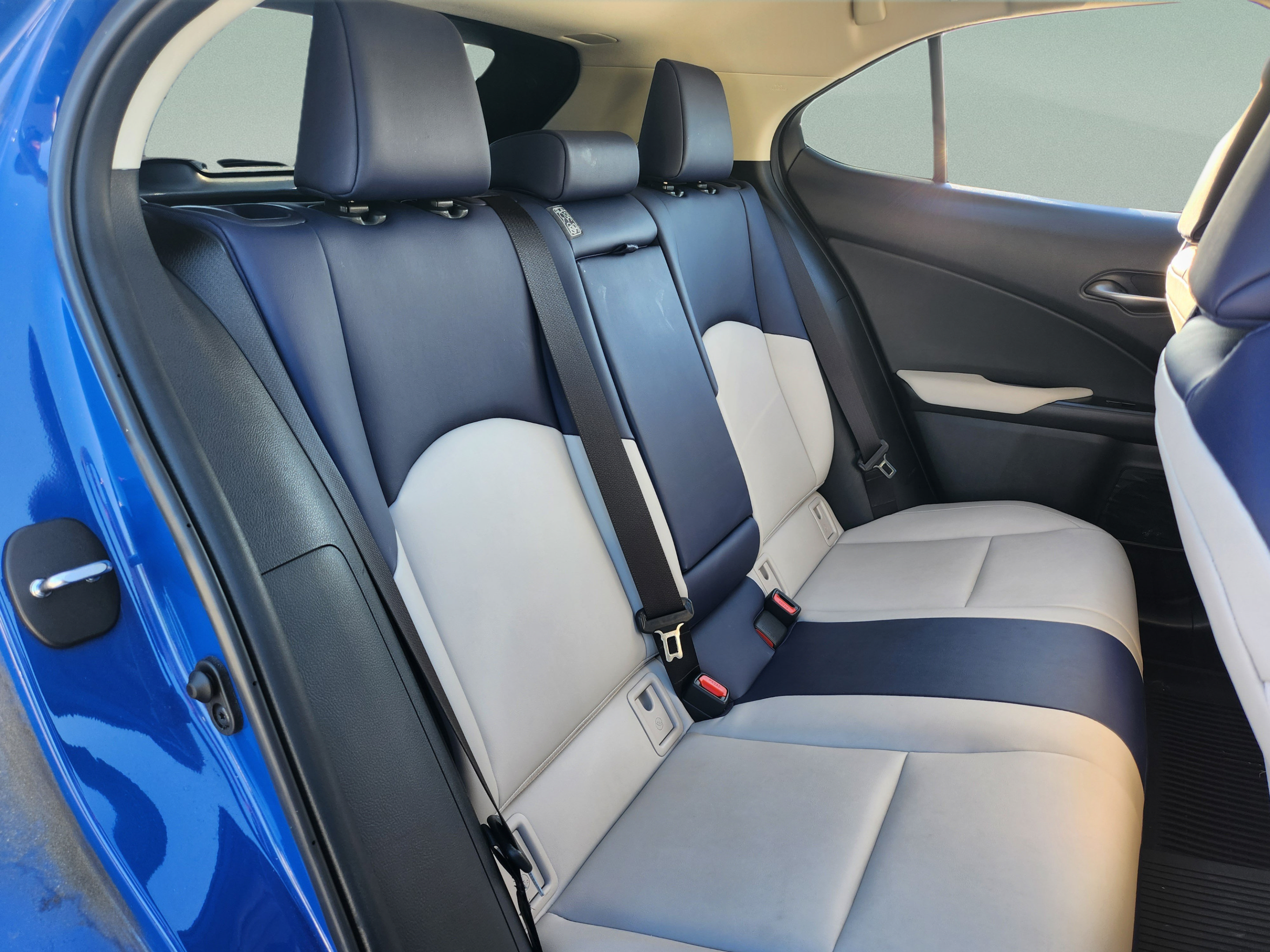 Certified 2022 Lexus UX 200 w/ Premium Package FWD image 22