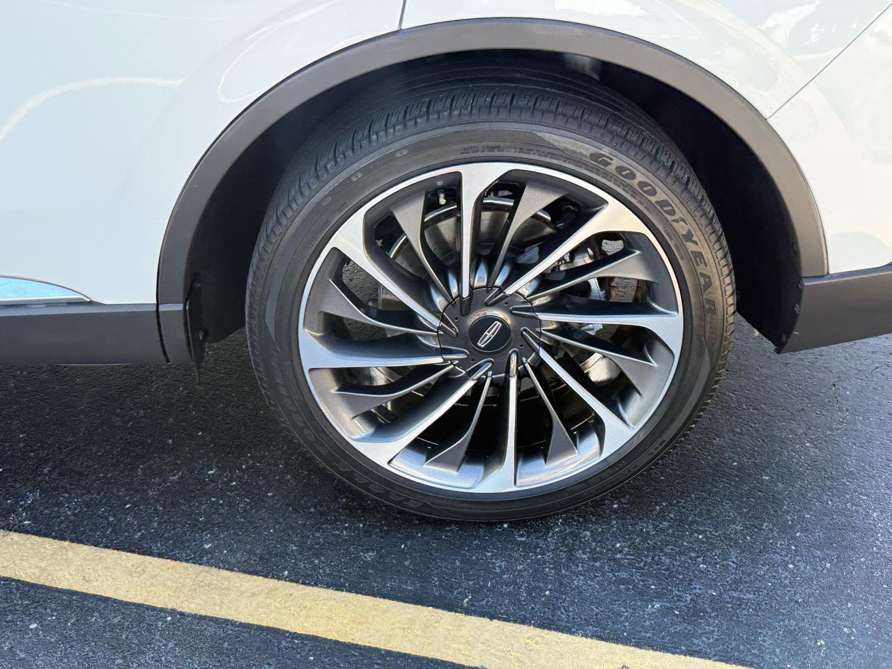 Used 2020 Lincoln Aviator Reserve w/ Equipment Group 202A AWD/4WD image 11