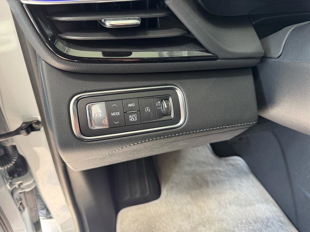 Used 2025 Buick Enclave Avenir w/ Super Cruise Package image 18