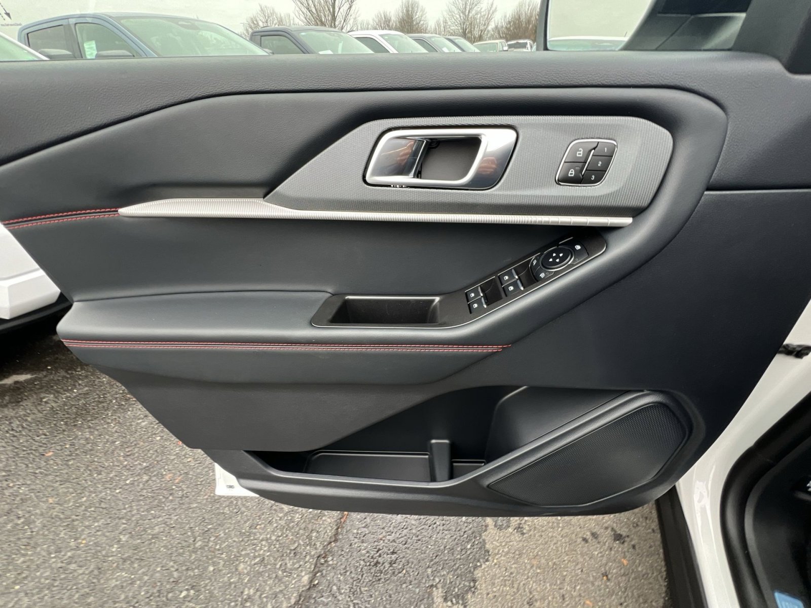 New 2026 Ford Explorer ST-Line w/ ST-Line Street Pack image 15