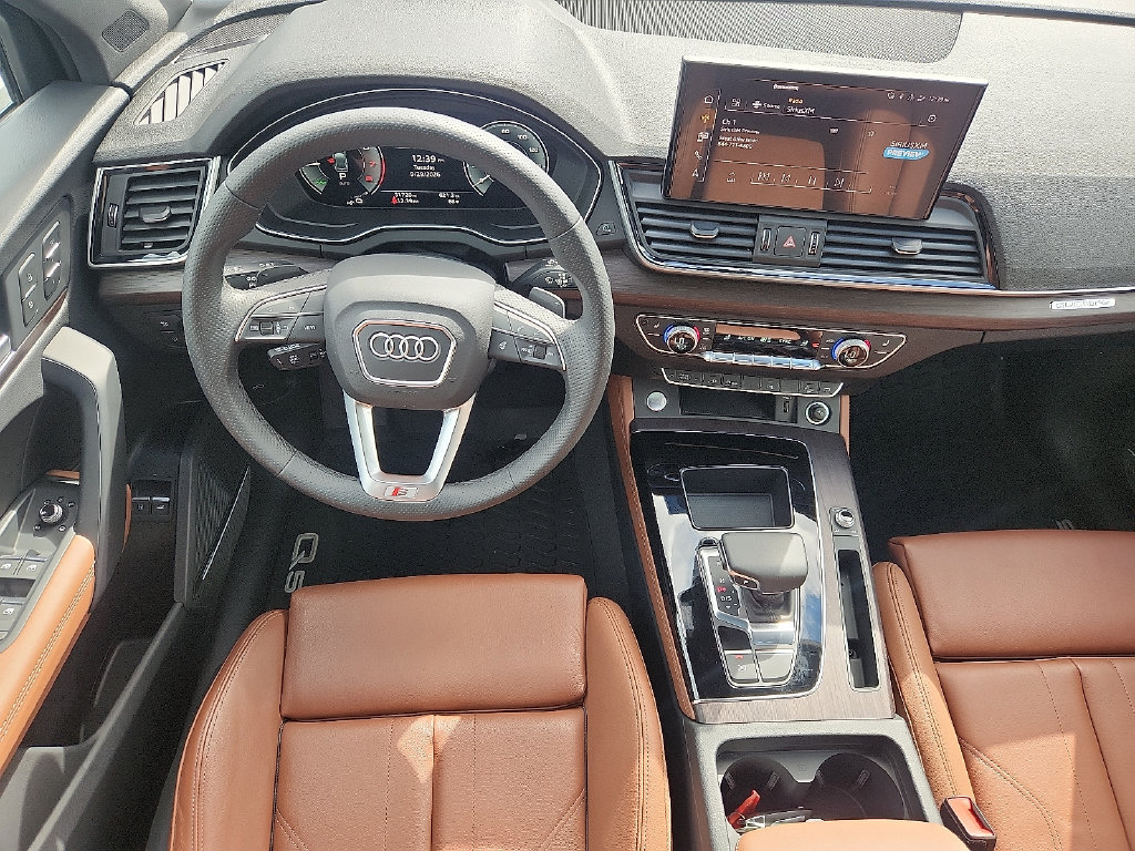 Certified 2024 Audi Q5 e Premium Plus w/ Premium Plus Package AWD/4WD image 17