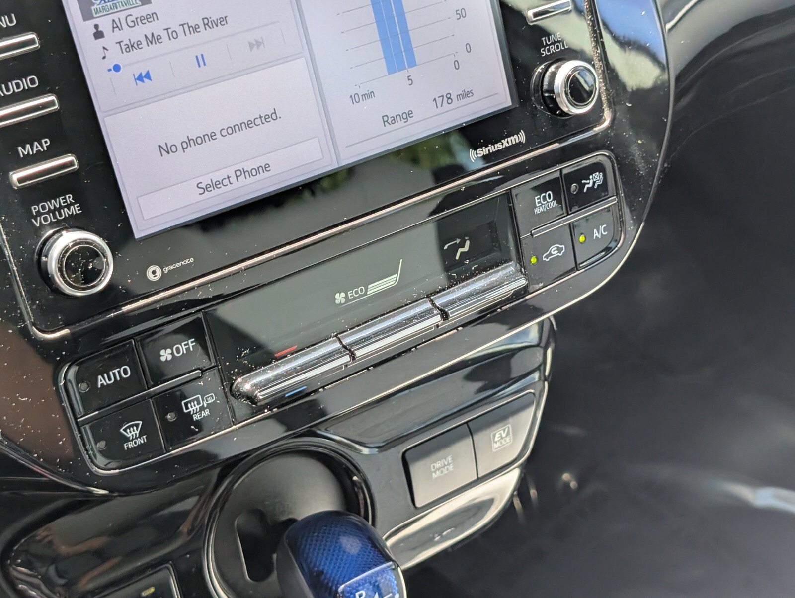 Used 2021 Toyota Prius XLE image 17