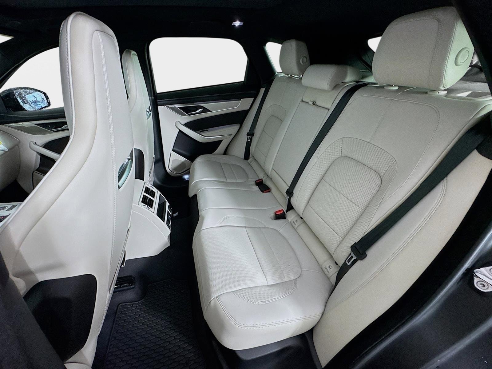 New 2026 Jaguar F-PACE R-Dynamic S AWD/4WD image 22
