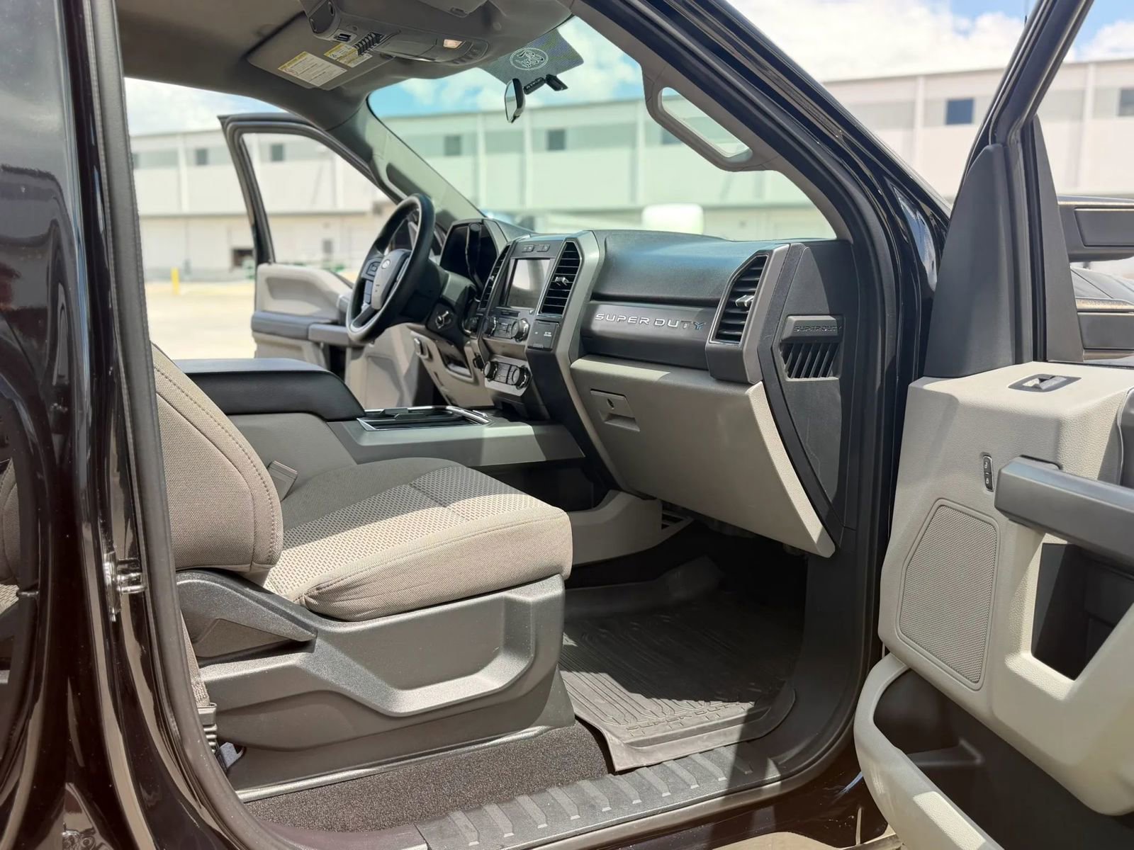 Used 2019 Ford F250 XLT w/ XLT Premium Package AWD/4WD image 26