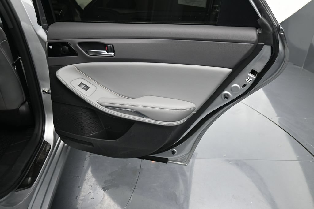 Used 2020 Toyota Avalon XSE FWD image 11