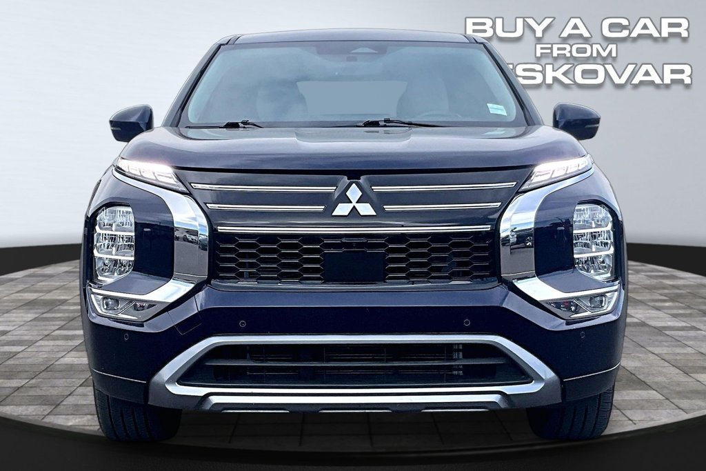 Used 2025 Mitsubishi Outlander SE AWD/4WD image 3