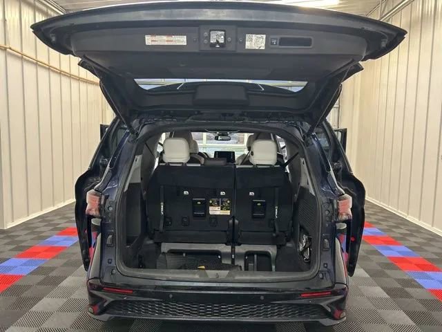 Used 2022 Toyota Sienna XSE image 12
