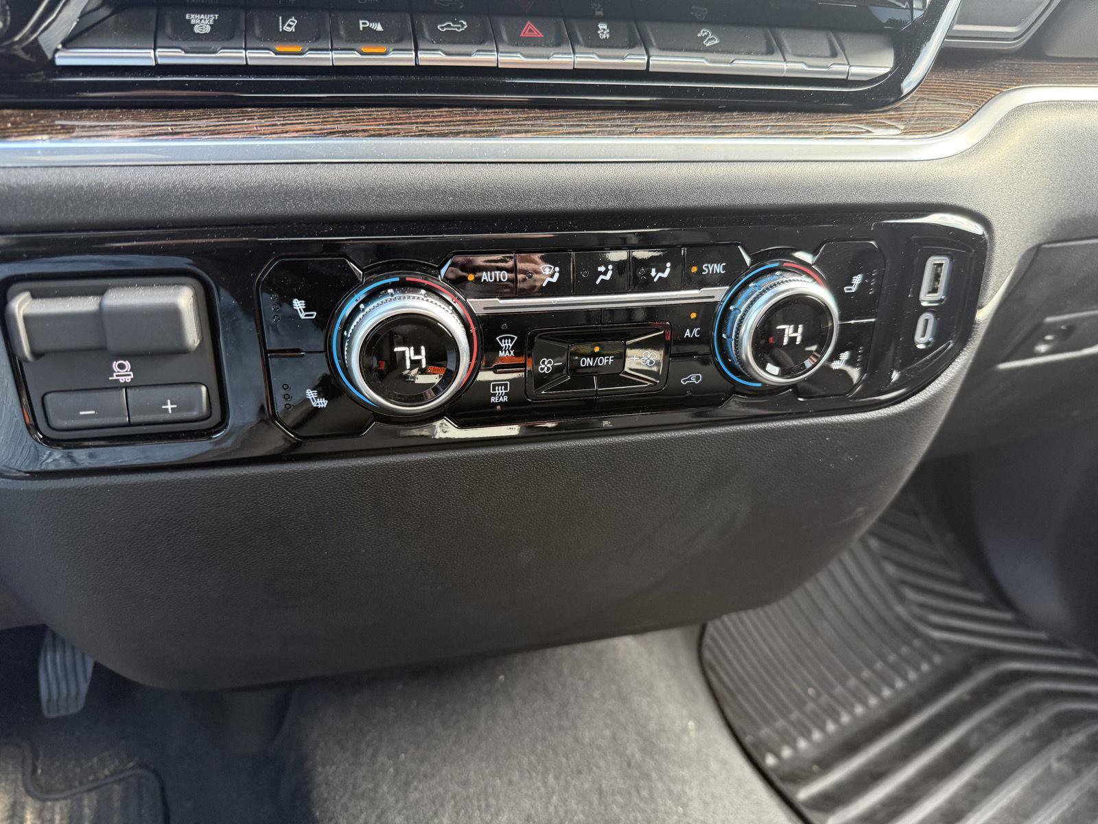 Certified 2025 GMC Sierra 2500 SLE w/ Max Trailering Package image 18