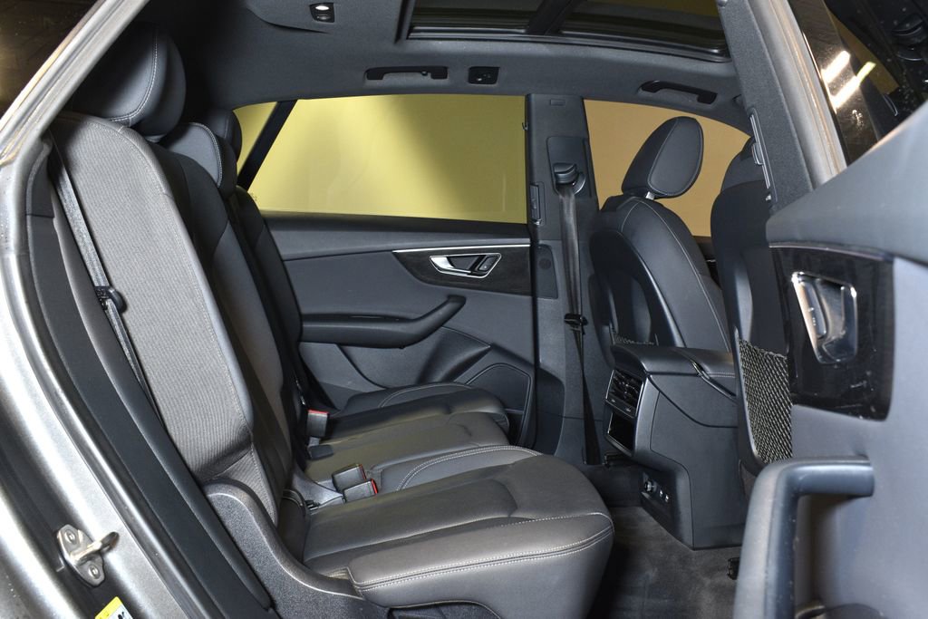 Used 2019 Audi Q8 Premium Plus w/ Premium Plus image 31