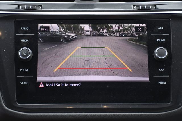 Used 2018 Volkswagen Tiguan SE FWD image 16