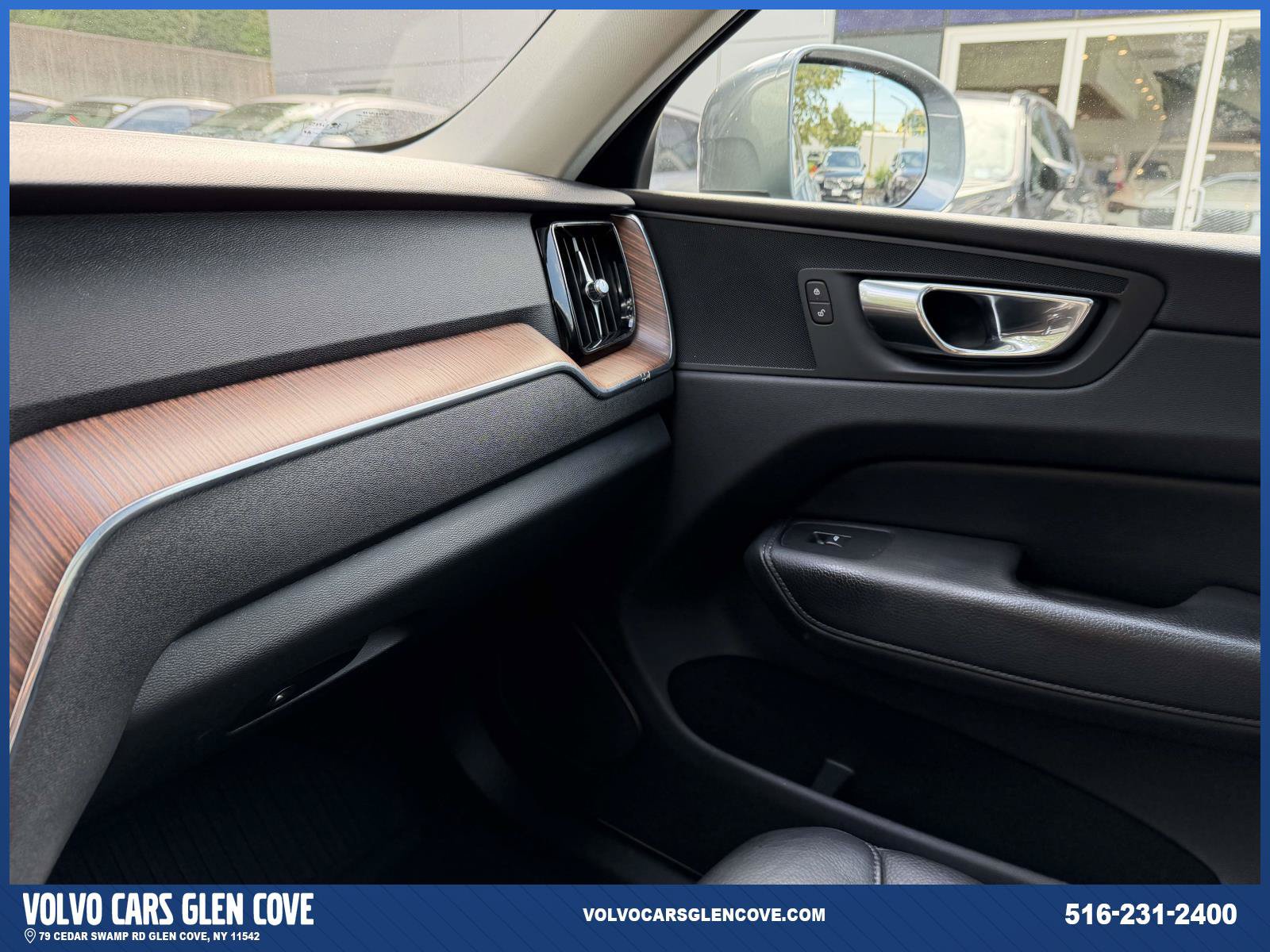Used 2021 Volvo XC60 T5 Momentum AWD/4WD image 28