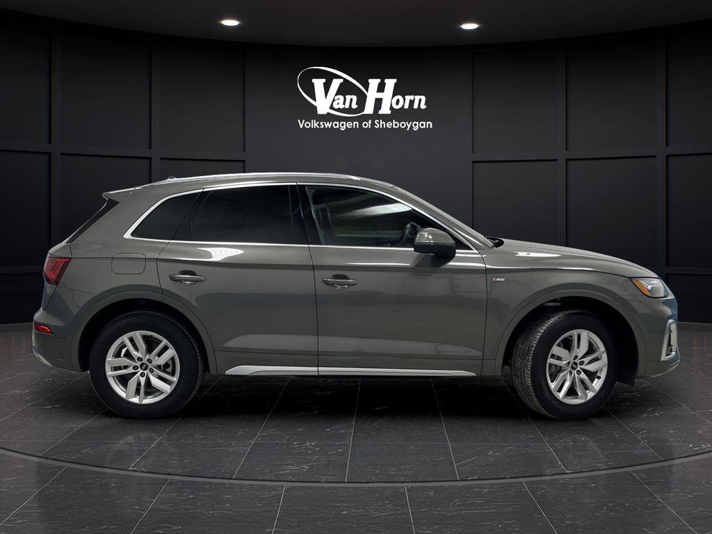 Used 2023 Audi Q5 2.0T Premium w/ Convenience Package image 2