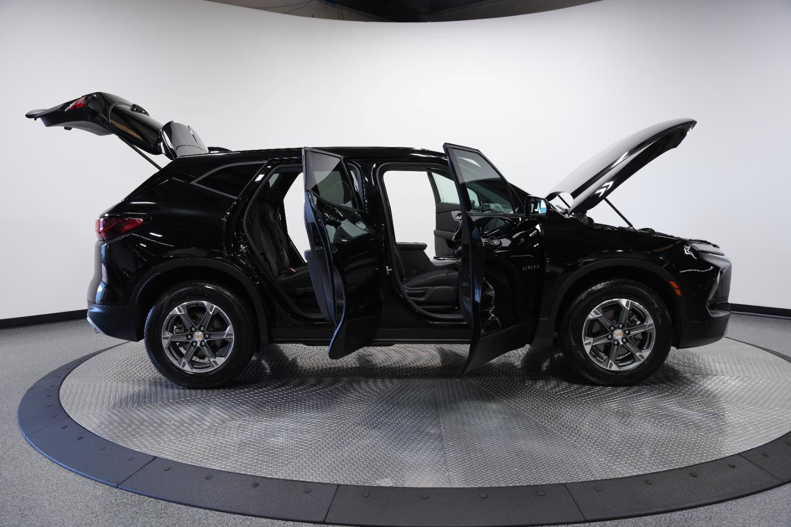 Used 2025 Chevrolet Blazer LT AWD/4WD image 9