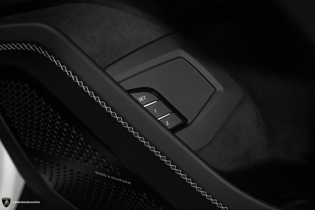 Used 2025 Lamborghini Urus SE image 48