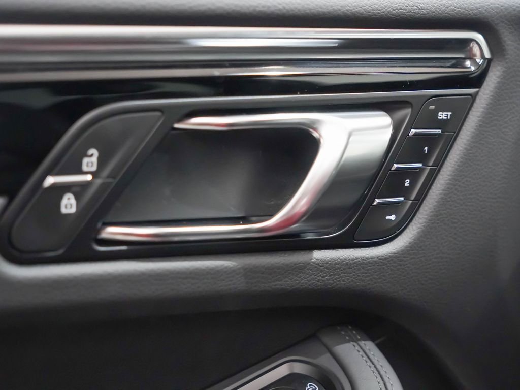 Certified 2025 Porsche Macan S image 24